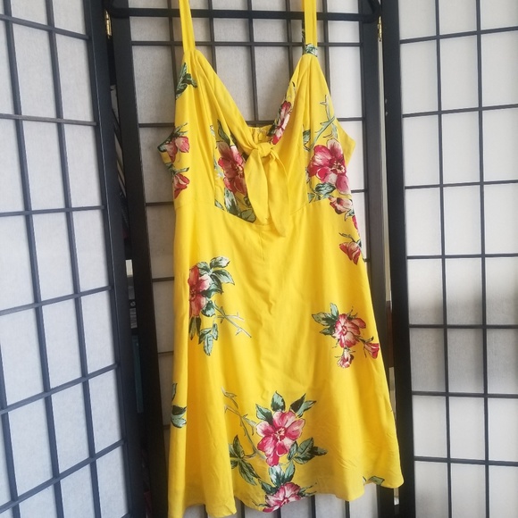 Nwot Yellow floral front tie summer dress - Picture 3 of 6